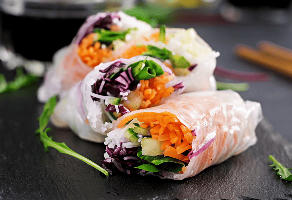 Enjoy vegetarian spring rolls with crispy sweet vegetables, fresh rice noodles, and tofu/mushrooms, dipped in irresistible sweet and sour sauce (Source: Canva)